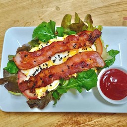 ขนมปังซาวโดว์เบคอนไข่