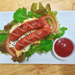 ขนมปังซาวโดว์ไส้กรอกไข่ข้น