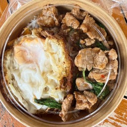 กะเพราหมูชิ้น+ไข่ดาว