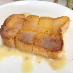 ขนมปังปิ้งเนยนม