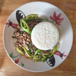 ผัดพริกหยวกราดข้าว