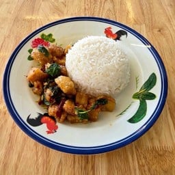 ผัดกะเพราราดข้าว