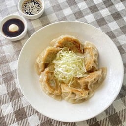 เกี๊ยวซ่าทอดน้ำ 6ชิ้น