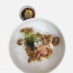 ข้าวหน้าเนื้อ ซอสโชยุ ไข่ดอง