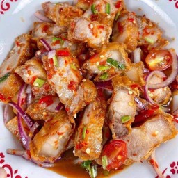 ยำหมูกรอบดร่ามาที่สุด