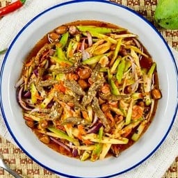 ยำมะม่วง(ปลากรอบ)