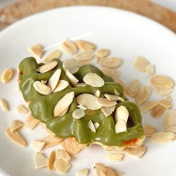 มินิครอฟเฟิล ชาเขียว+อัลมอนด์ (ขนาด 30 g.) ตัวเล็ก