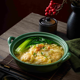 บะหมี่เกี๊ยวกุ้ง Shrimp Wonton Soup with Egg Noodles.