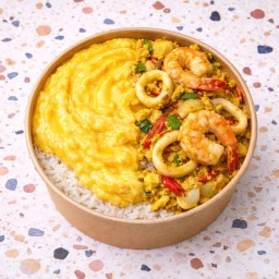 ข้าวหน้าไข่ข้น + ทะเลผัดผงกะหรี่