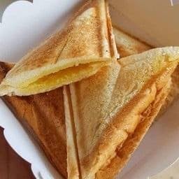 แซลวิสอบร้อนเนยนมน้ำตาล