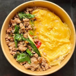 กะเพราหมูสับ+ไข่ข้น