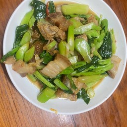 คะน้าหมูกรอบราดข้าว