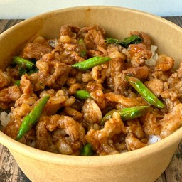 ข้าวราดผัดพริกแกง