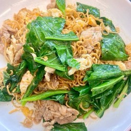 ผัดมาม่าหมู