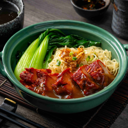 บะหมี่หมูแดง Charcoal Grilled Roasted Pork with Egg Noodles.