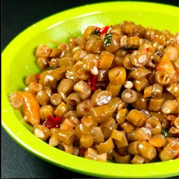 24-ถั่วดองผัดเผ็ดหมูสับ