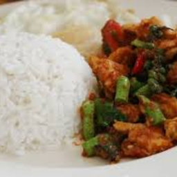 ผัดพริกแกง