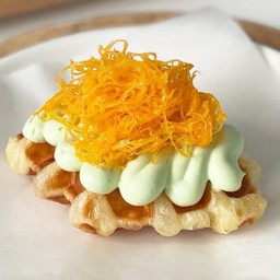 มินิครอฟเฟิล วิปครีม+ฝอยทอง (ขนาด 30 g.) ตัวเล็ก