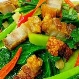 คะน้าหมูกรอบ