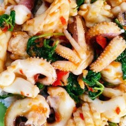 ข้าวกะเพราปลาหมึก