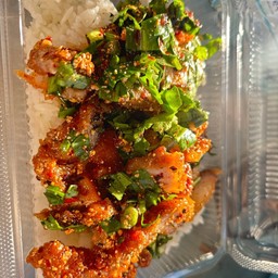 ข้าวยำหมูแซ่บ