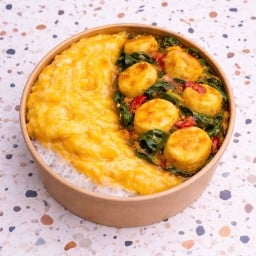 ข้าวหน้าไข่ข้น + กะเพราเต้าหู้ไข่