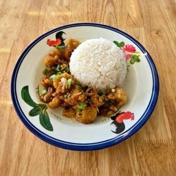 ผัดกระเทียมราดข้าว