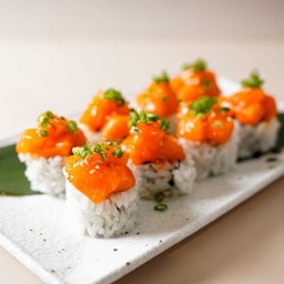 (8 Pcs.) SPICY SALMON ROLL