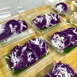 D.ขนมมันม่วง มะพร้าวน้ำหอม