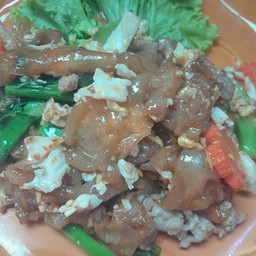 เส้นใหญ่ผัดซีอิ๊วหมู