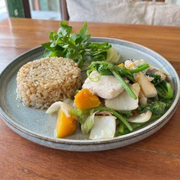 D. ข้าวปลาผัดผักตามมี