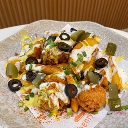 Loaded Fries ไก่ป๊อปราดซอสโฮมเมดและชีส
