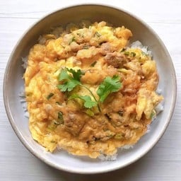 ร้านรสมือแม่ By.กะเพราเนื้อโคขุนผัดพริกแห้ง