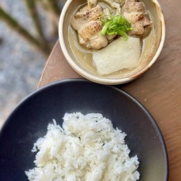 ข้าวราดซุปไก่ตุ๋นมะพร้าวอ่อน