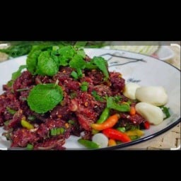 ลาบ ยายพลอย ครัวอีสาน เนินพลับหวาน