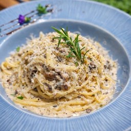 FE03 Spaghetti with Truffle Cream Sauce