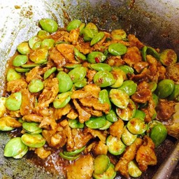 ผัดเผ็ดสะตอ(กับข้าว)