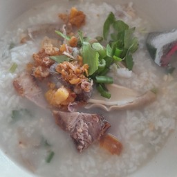 ข้าวต้มเครื่องในหมู