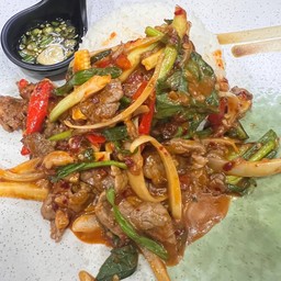 ผัดพริกเผาราดข้าว