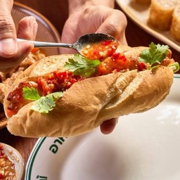 บั๋นหมี่แหนมเนือง