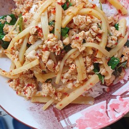 กะเพราหน่อไม้หมูสับ