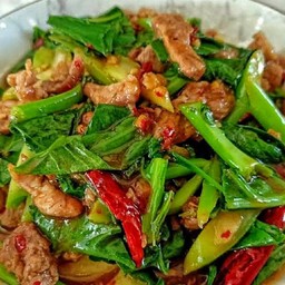 คะน้าหมูทอด(กับข้าว)