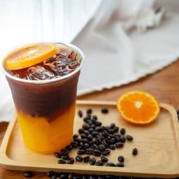 ล้าน นฤมลกาแฟสด(ตลาดแกรนด์) หน้าร้านแสงจันทร์(ตลาดแกรนด์)