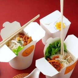 หมี่มั้ย หมี่ไก่ฉีก& ผลไม้สด