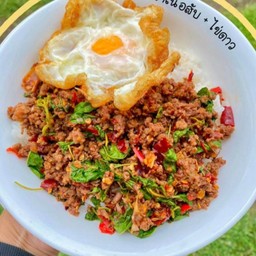 กระเพรา หมูสับ - ไข่ดาว