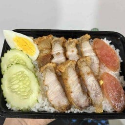 ข้าวหมูแดง-หมูกรอบ หลบมุม ศาลายา