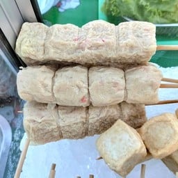 ลูกชิ้นทอดรสแซ่บ