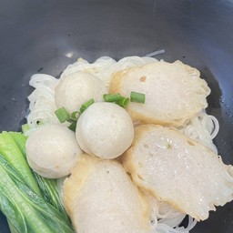 ก๋วยเตี๋ยวลูกชิ้นปลา