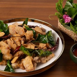 สามชั้นทอดสมุนไพร