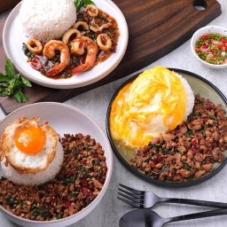 กระเพราฟิวชั่น (พริกแห้งโบราณ)